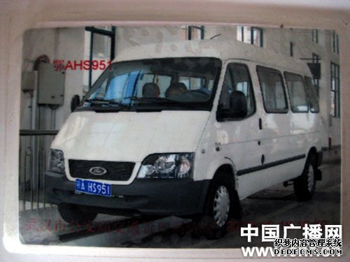 武汉“黑救护车”(记者白宇 摄) 武汉“黑救护车”(记者白宇 摄)
